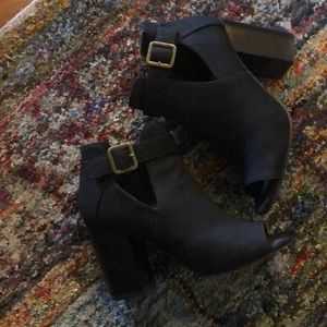 Parker & Sky black peep toe stacked heel booties